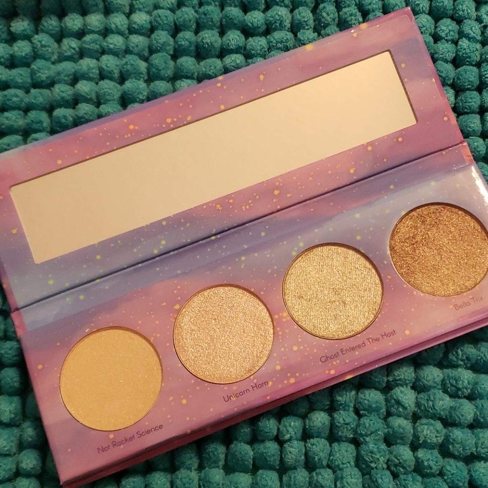 *NEW*Space Case Cosmetics Eyeshadow Quad